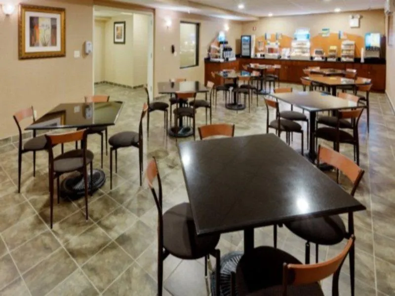 Holiday Inn Express Staten Island West, An Ihg Hotel New York 3*,